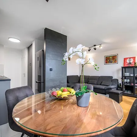 Apartment Black & White *